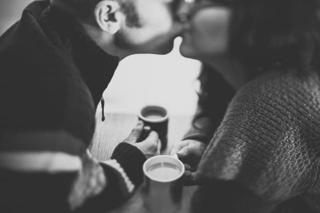 A kiss over cups of coffee